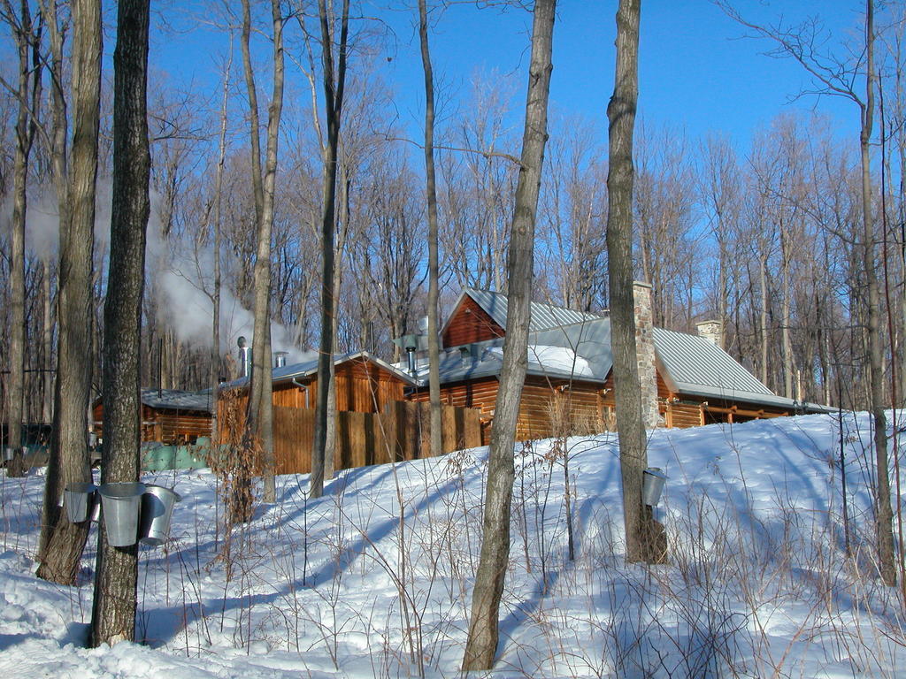 Auberge Des Gallant Rigaud Luaran gambar