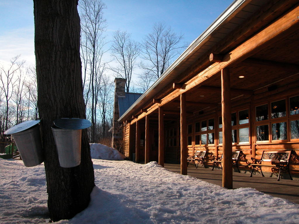 Auberge Des Gallant Rigaud Luaran gambar