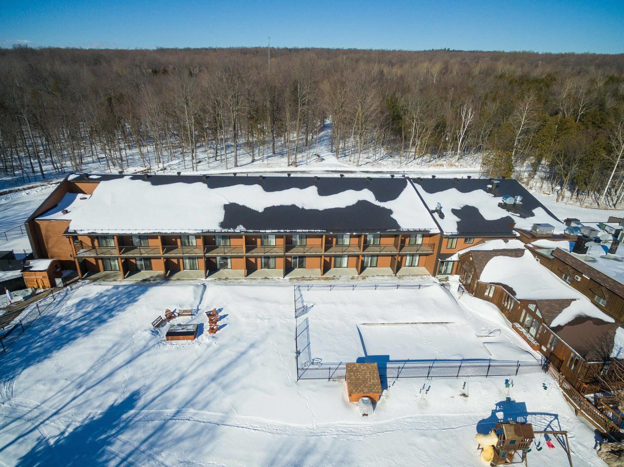 Auberge Des Gallant Rigaud Luaran gambar